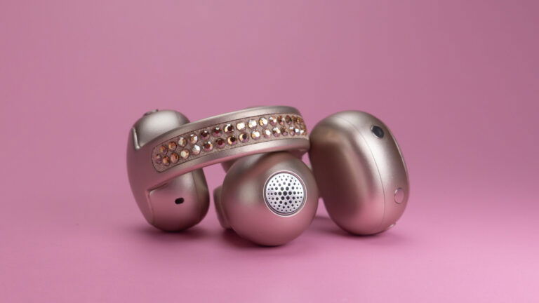 Moto Buds Loop Earbuds Review