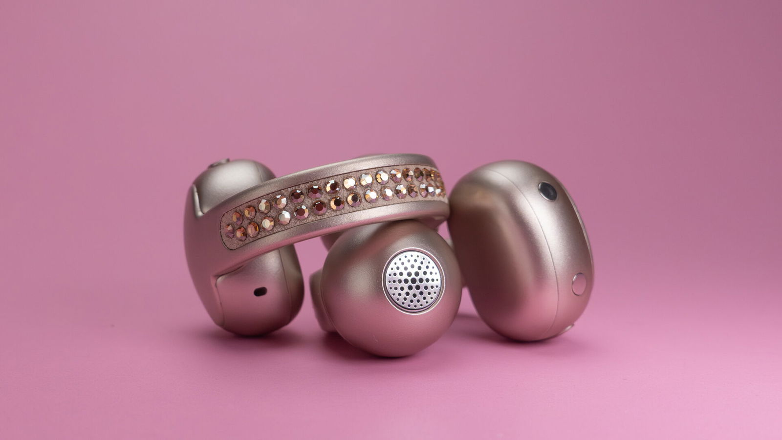 Moto Buds Loop Earbuds Review