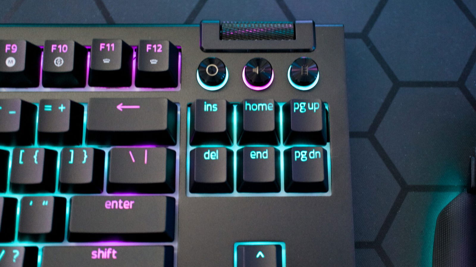 Razer Blackwidow V4 Tenkeyless Hyperspeed Wireless Keyboard Review
