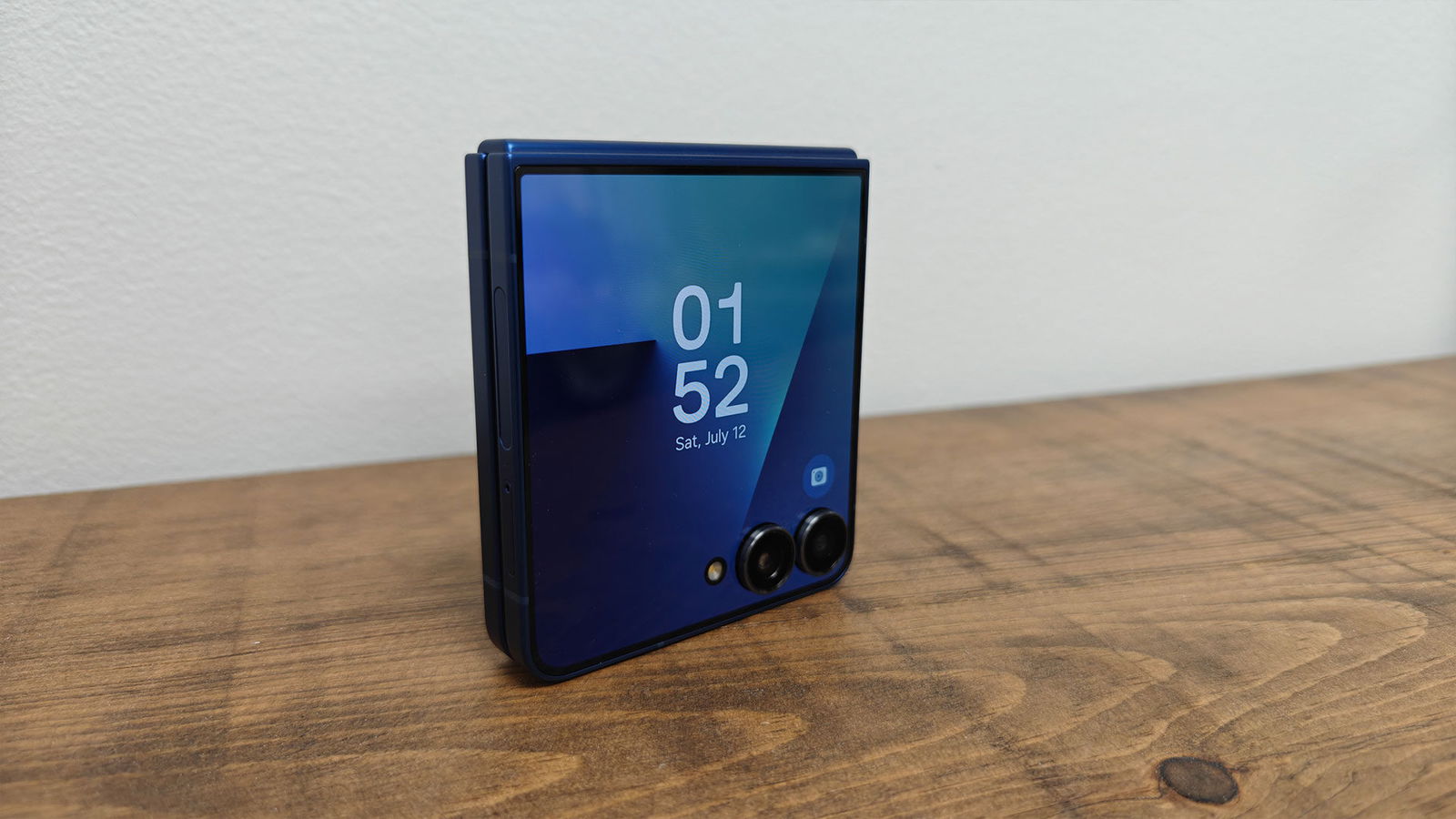 Samsung Galaxy Z Flip7 Smartphone Review Samsung Galaxy Z Flip7 Smartphone Review