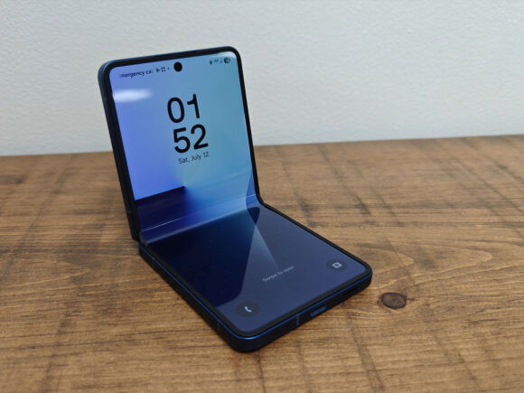 Samsung Galaxy Z Flip7 Smartphone Review