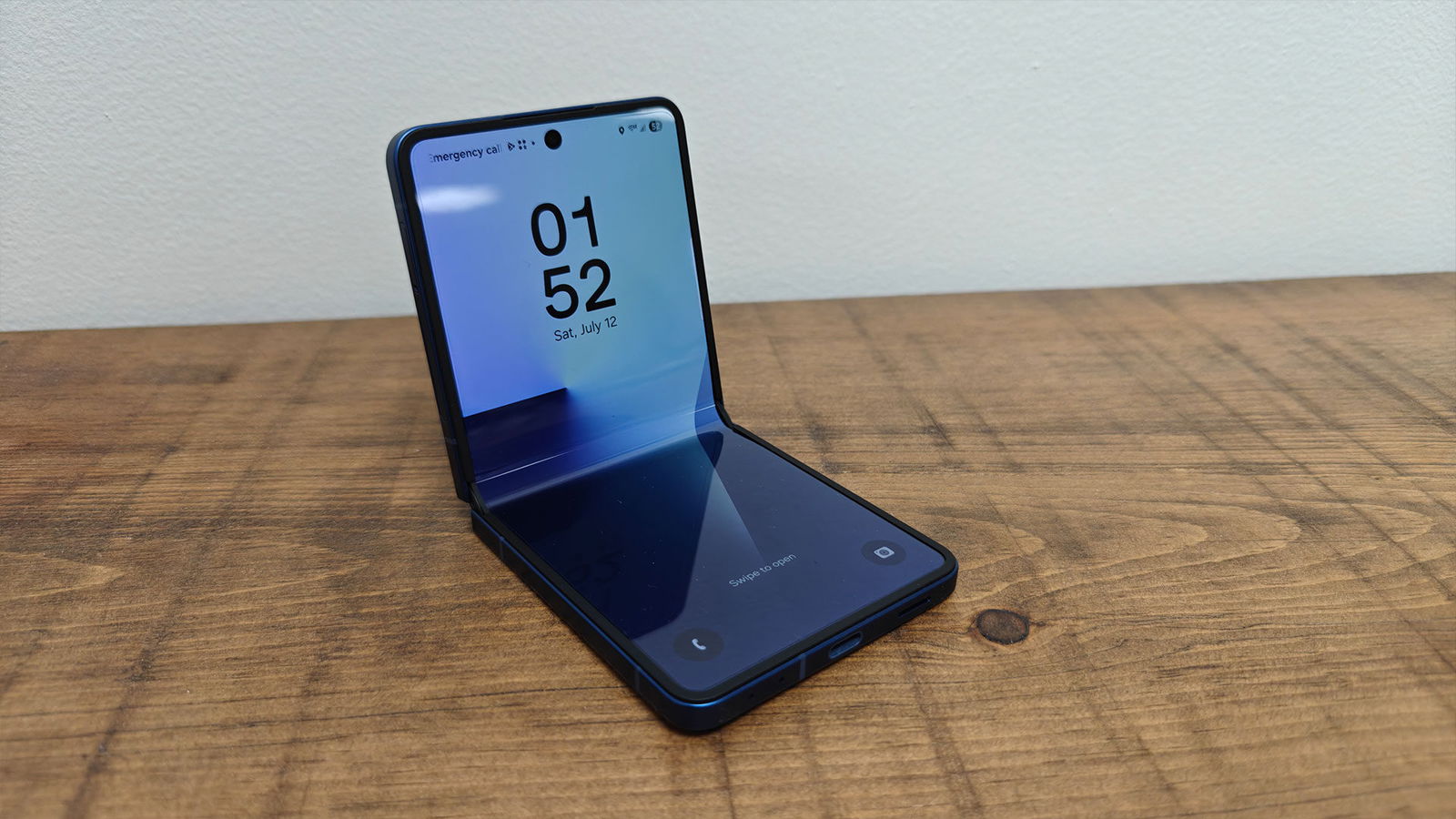 Samsung Galaxy Z Flip7 Smartphone Review