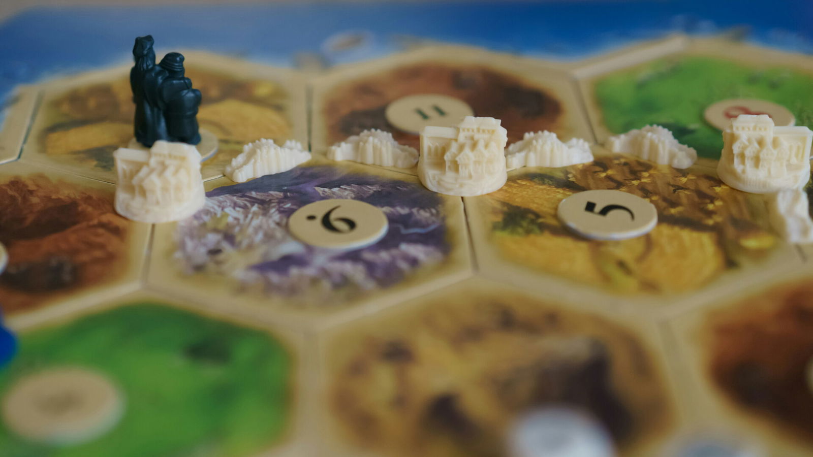 How Timeless Board Games Influence Modern Online Hits