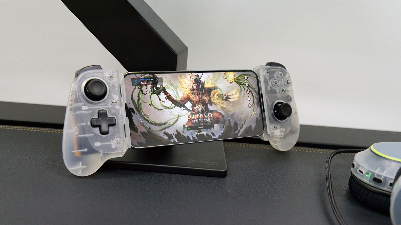 Razer’s Phantom White Line Puts A Clean, Futuristic Spin On Gaming Gear Razer’s Phantom White Line Puts A Clean, Futuristic Spin On Gaming Gear