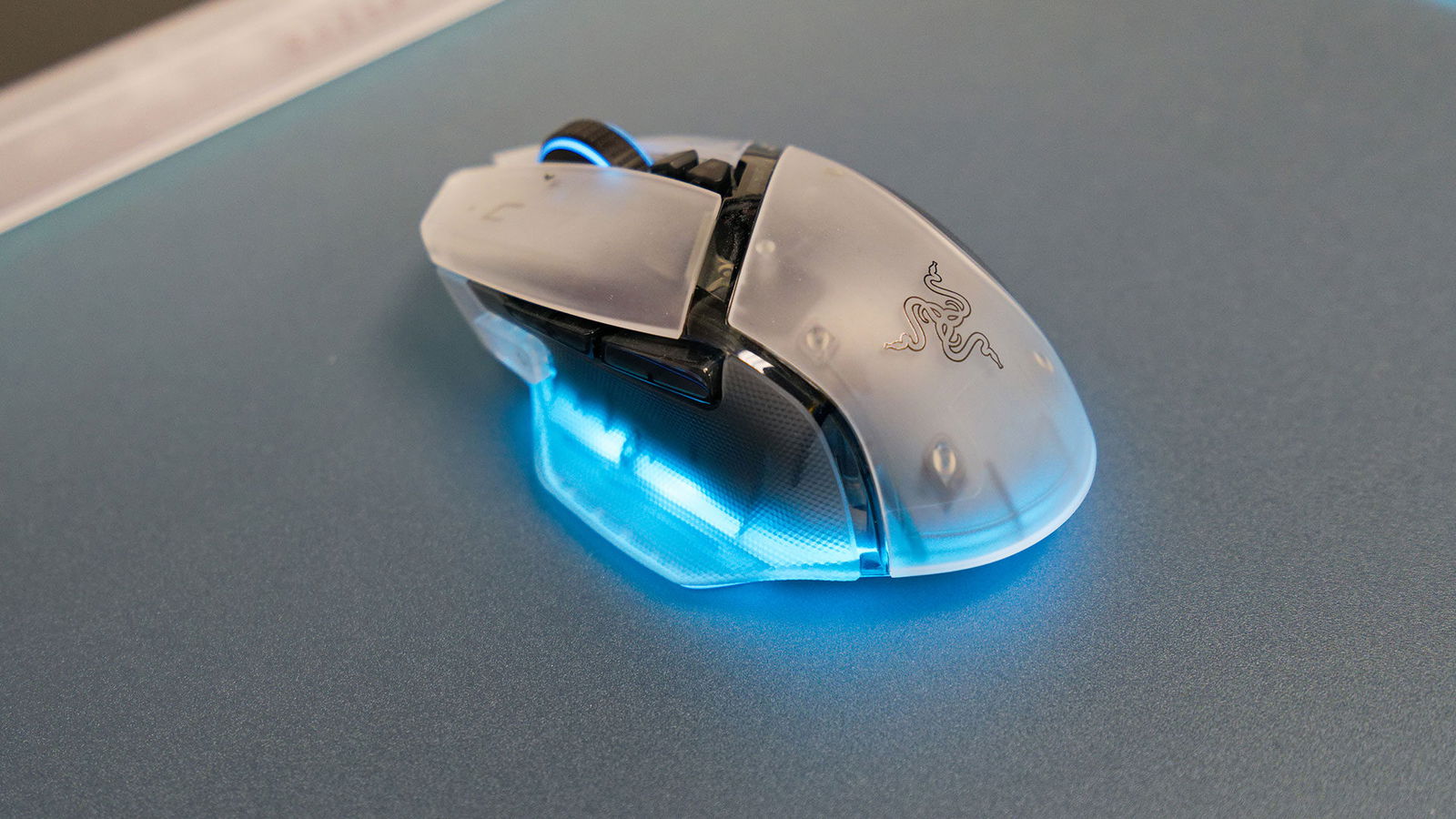 Razer’s Phantom White Line Puts A Clean, Futuristic Spin On Gaming Gear Razer’s Phantom White Line Puts A Clean, Futuristic Spin On Gaming Gear
