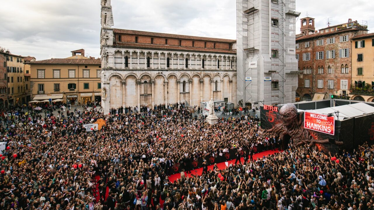 Cast &Amp; Creators Of Stranger Things Reflect On Their Decade-Long Journey