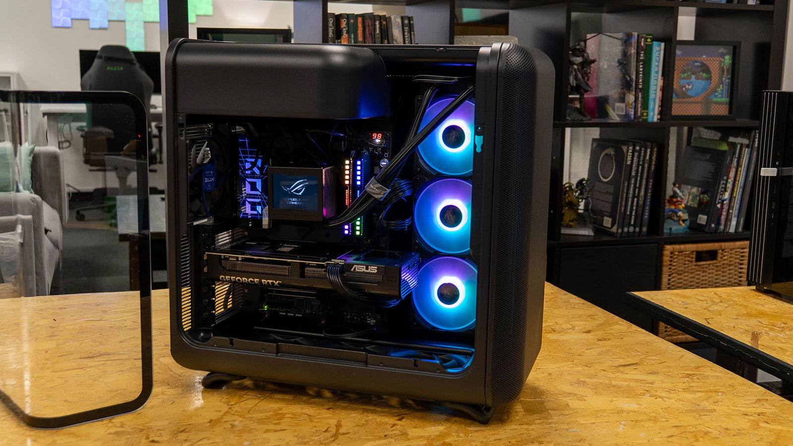 HYTE X50 PC Case Review