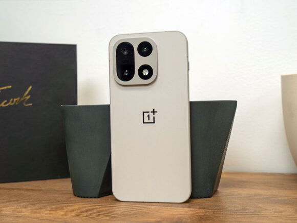 OnePlus 15 Smartphone Review