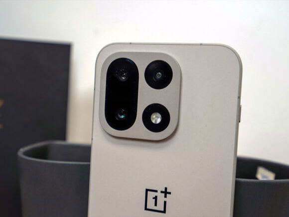 OnePlus 15 Smartphone Review