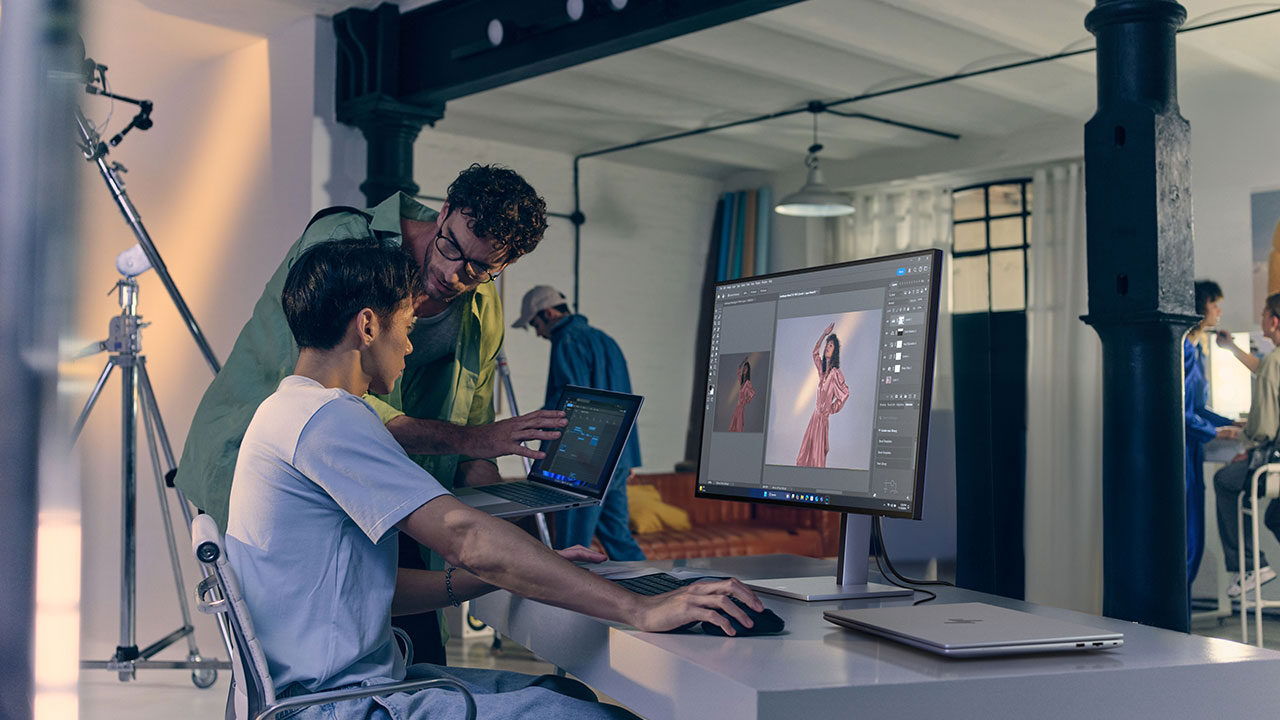 CES 2026: HP’s EliteBoard and Series 7 Pro Monitor Rethink the Modern Workstation