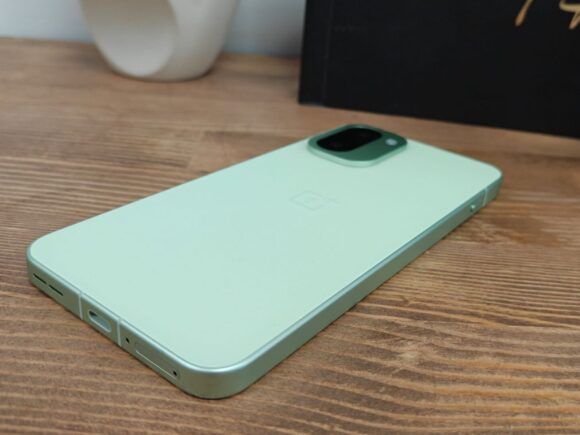 OnePlus 15R Smartphone Review