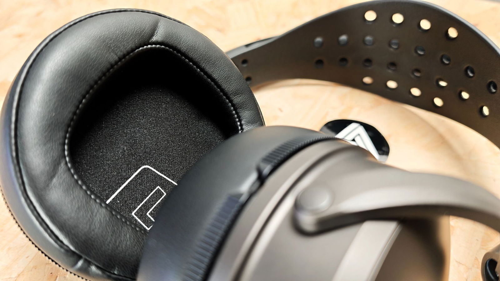 Audeze Maxwell 2 Wireless Gaming Headset Review Audeze Maxwell 2 Wireless Gaming Headset Review